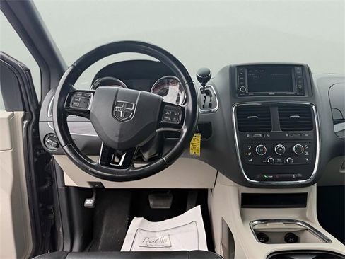 Used 2019 Dodge Grand Caravan SXT image 20