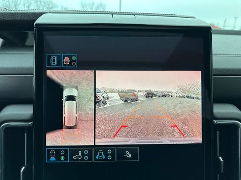 Used 2025 GMC Yukon XL Denali w/ Sun & Power Step Package image 4