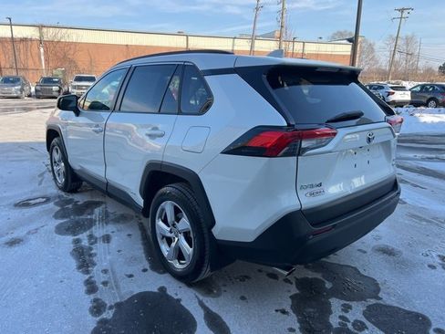 Used 2021 Toyota RAV4 XLE Premium image 7