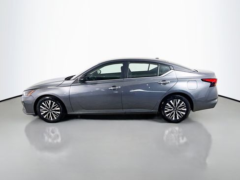Used 2025 Nissan Altima 2.5 SV FWD image 6