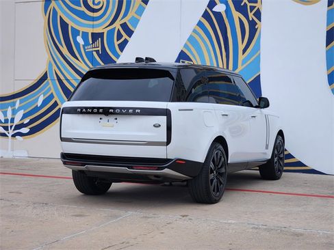 Used 2023 Land Rover Range Rover Long Wheelbase SE image 7