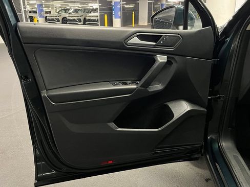 Used 2019 Volkswagen Tiguan SE w/ Panoramic Sunroof Package AWD/4WD image 17