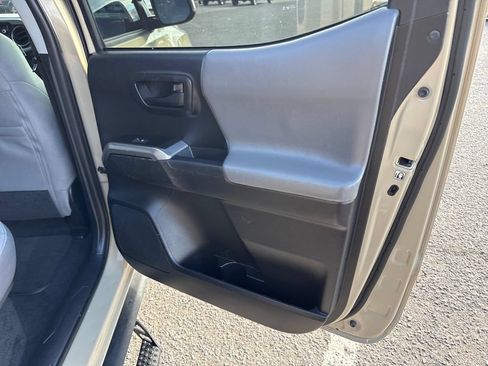Used 2019 Toyota Tacoma SR5 AWD/4WD image 30
