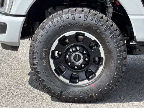 New 2026 Ford F250 Platinum w/ Tremor Off-Road Package AWD/4WD image 32