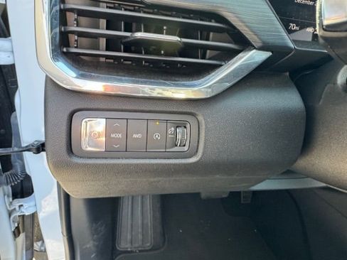 Used 2025 GMC Acadia Elevation image 23