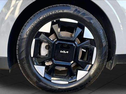 Used 2026 Kia Carnival EX FWD image 11