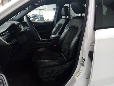 Used 2024 Jeep Grand Cherokee Altitude AWD/4WD image 14