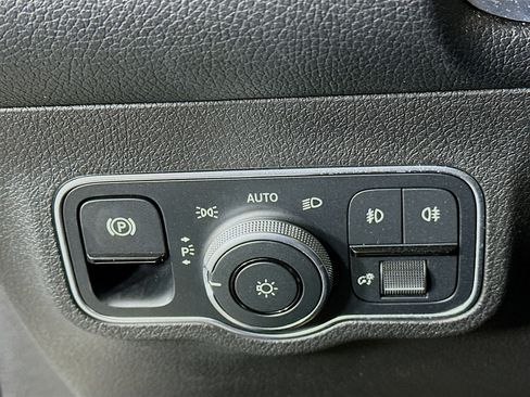 Used 2023 Mercedes-Benz GLB 250 image 17