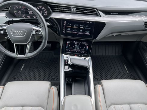 Used 2022 Audi e-tron Chronos AWD/4WD image 33