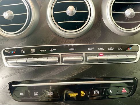 Used 2020 Mercedes-Benz GLC 300 4MATIC image 19