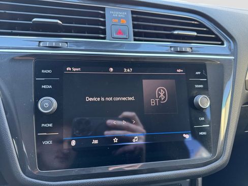 Used 2022 Volkswagen Tiguan SE image 20