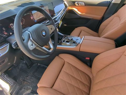 New 2026 BMW X7 xDrive40i w/ Premium Package image 18