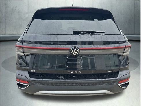 New 2026 Volkswagen Taos SE image 4