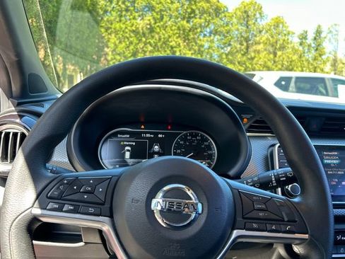 Certified 2020 Nissan Kicks SV FWD image 11