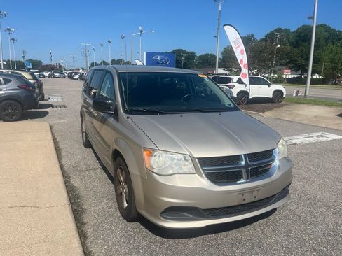 Used 2013 Dodge Grand Caravan SE FWD image 2