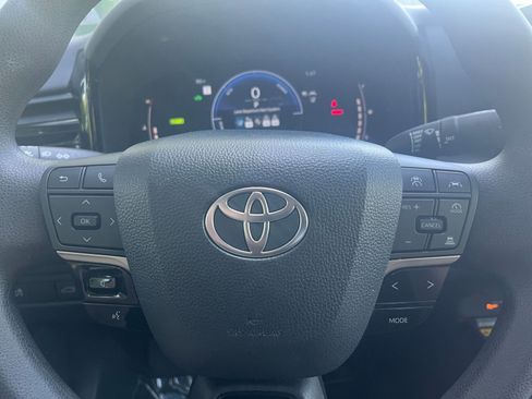 Used 2025 Toyota Camry LE FWD image 27