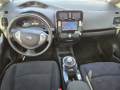 Used 2015 Nissan Leaf SV w/ Premium Package image 17