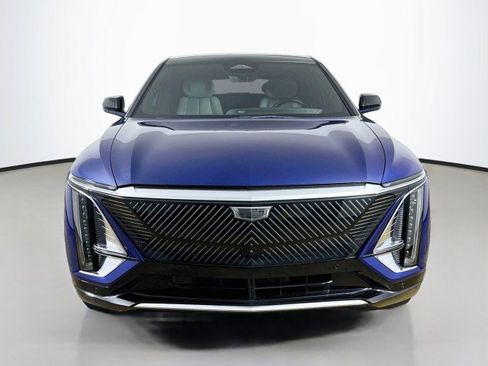 Used 2024 Cadillac Lyriq Luxury AWD/4WD image 2