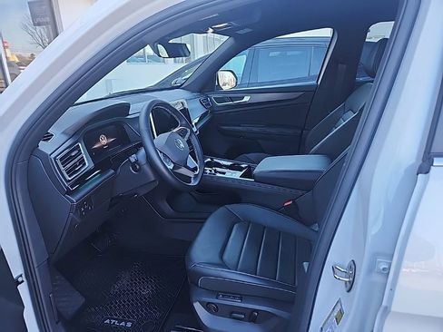 Used 2024 Volkswagen Atlas Cross Sport SEL image 16