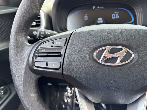 Used 2025 Hyundai Venue SE FWD image 26