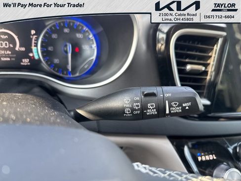 Used 2024 Chrysler Pacifica Touring-L image 22