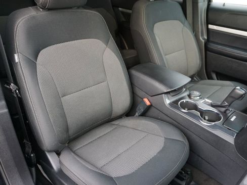 Used 2017 Ford Explorer XLT AWD/4WD image 25