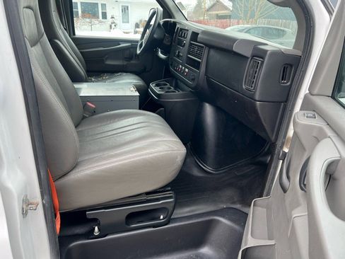 Used 2013 Chevrolet Express 2500 image 9