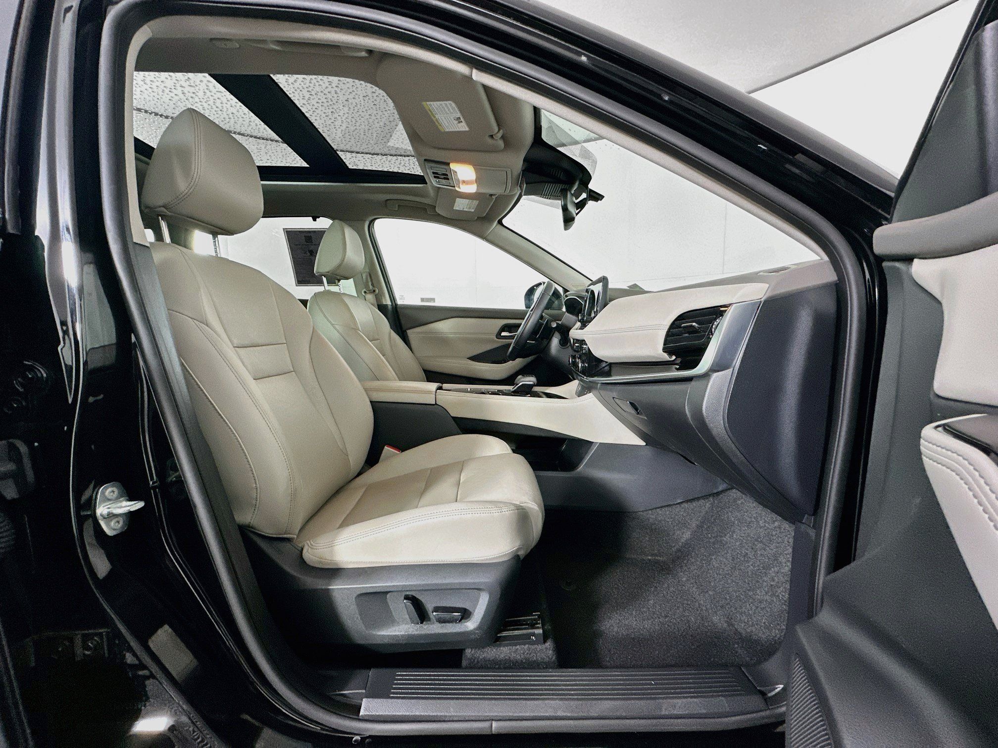 Used 2023 Nissan Rogue SL w/ SL Premium Package FWD image 34