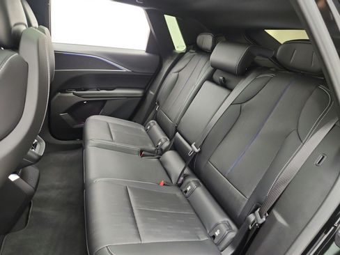 Used 2024 Cadillac Lyriq Luxury RWD image 16