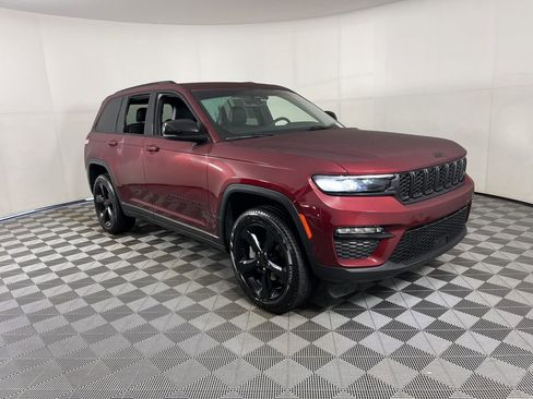 Used 2024 Jeep Grand Cherokee Limited w/ Black Appearance Package image 6