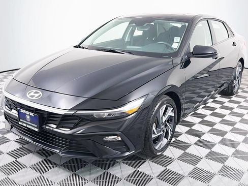 Used 2025 Hyundai Elantra SEL FWD image 5