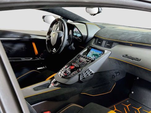 Used 2020 Lamborghini Aventador SVJ AWD/4WD image 26
