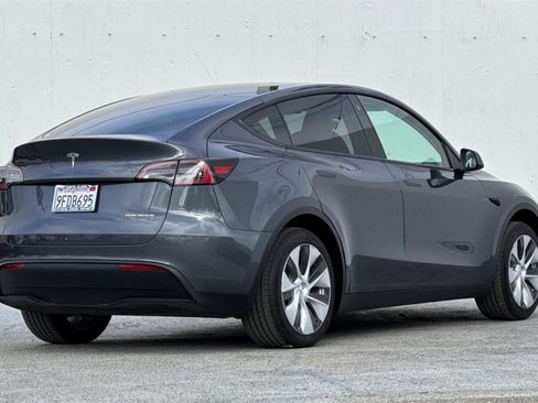 Used 2023 Tesla Model Y Long Range image 4