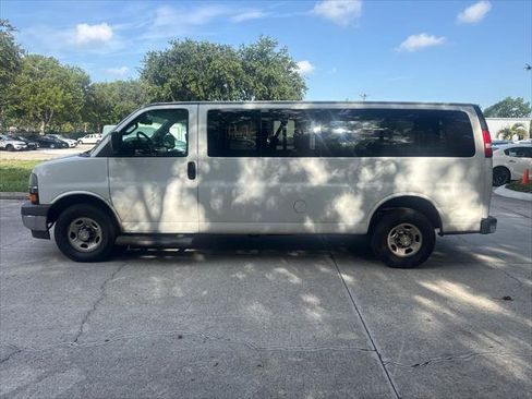 Used 2020 Chevrolet Express 3500 LT w/ LT Preferred Equipment Group RWD image 9