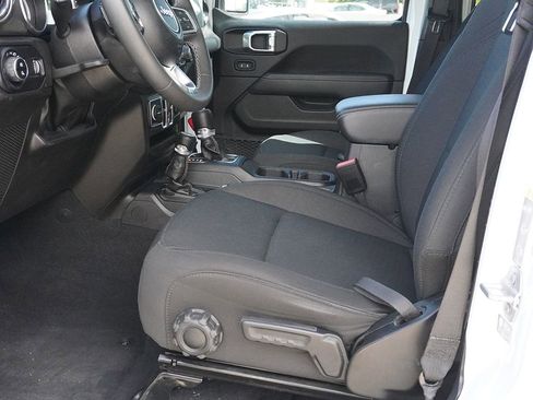 Used 2023 Jeep Gladiator Overland AWD/4WD image 20