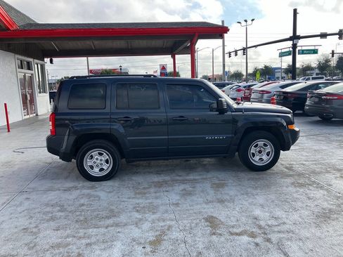 Used 2016 Jeep Patriot Sport w/ Power Value Group FWD image 4