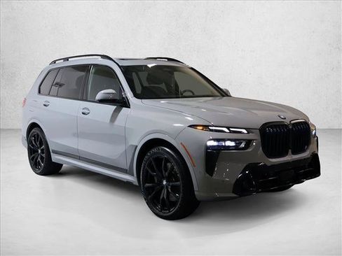 Used 2023 BMW X7 xDrive40i w/ M Sport Package AWD/4WD image 4