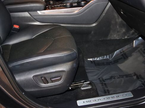 Used 2021 Toyota Highlander Limited image 58