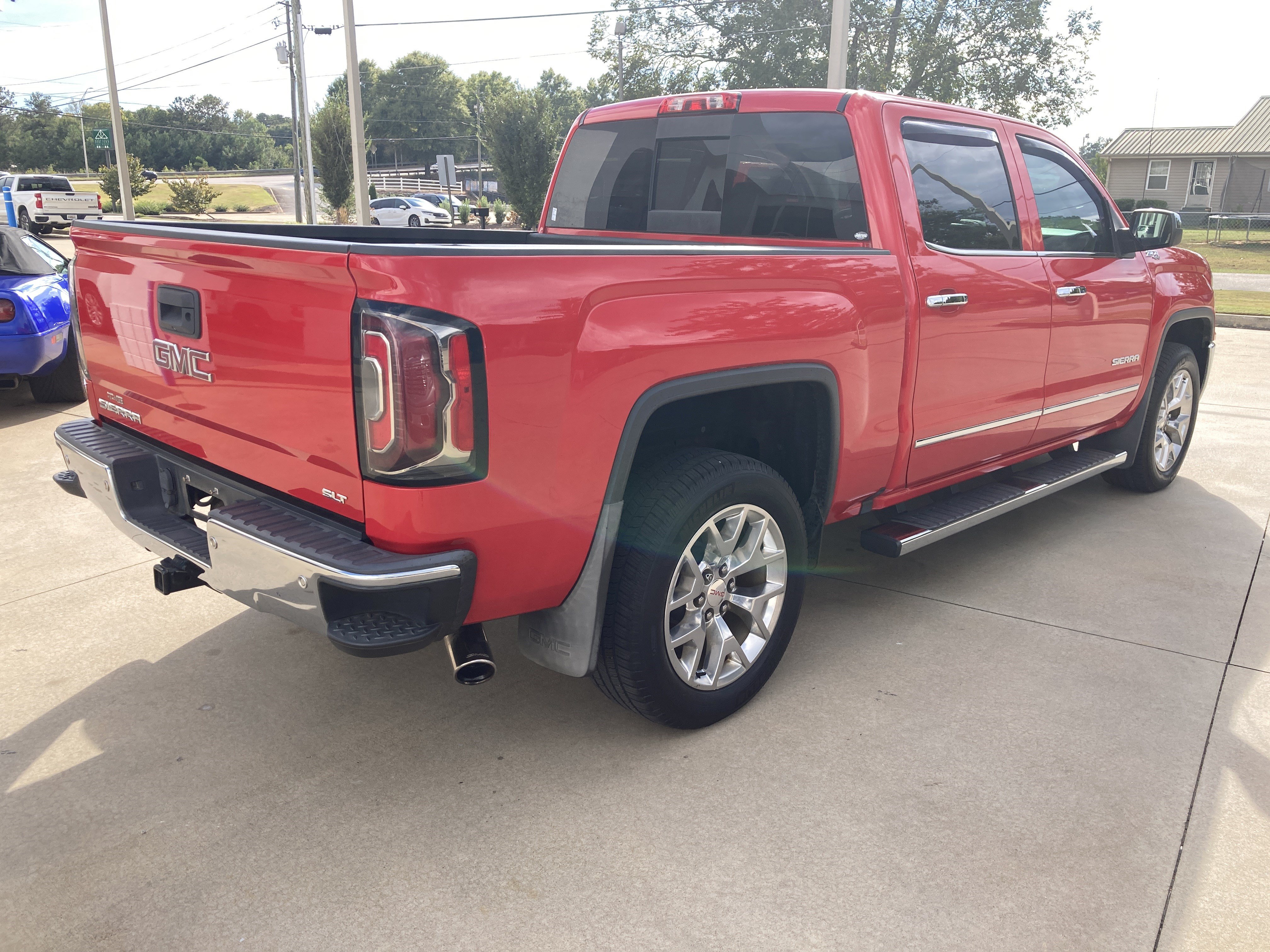 Used 2018 GMC Sierra 1500 SLT AWD/4WD image 2