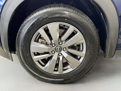 Used 2025 Nissan Pathfinder SV FWD image 14