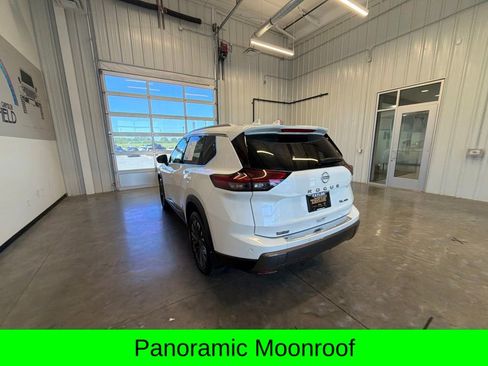 Used 2025 Nissan Rogue SL w/ Tech Package AWD/4WD image 8