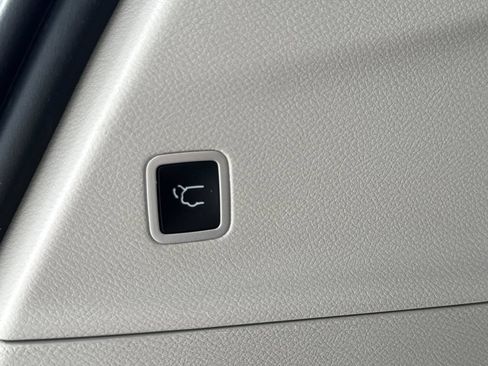 Used 2022 Chrysler Pacifica Touring-L FWD image 25
