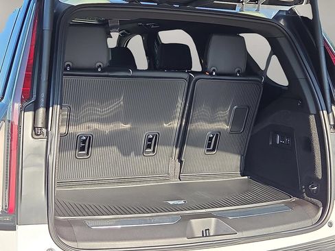 Used 2024 Cadillac Escalade Premium Luxury w/ Performance Package AWD/4WD image 8