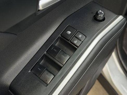 Used 2024 Toyota Highlander XLE AWD/4WD image 21