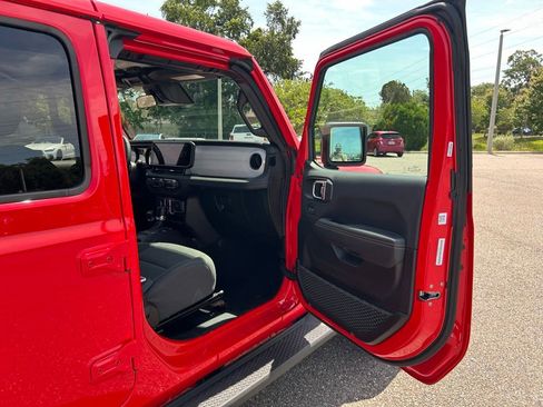 Used 2025 Jeep Wrangler Unlimited Sahara AWD/4WD image 41