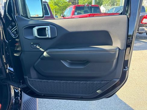 New 2027 Jeep Wrangler Unlimited Sahara AWD/4WD image 28