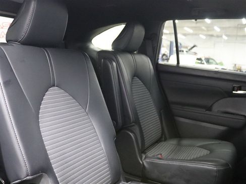 Used 2021 Toyota Highlander XSE image 17