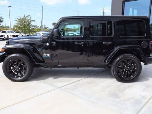 Used 2024 Jeep Wrangler Unlimited Sahara AWD/4WD image 7