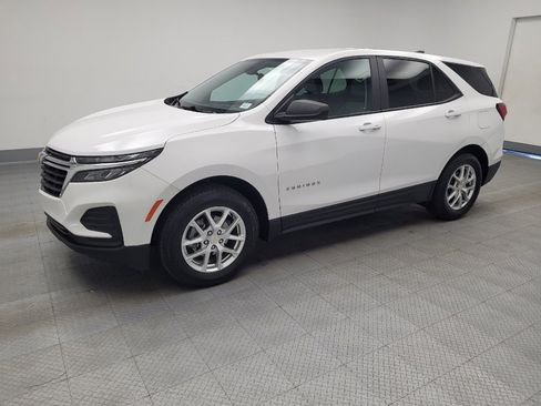 Used 2024 Chevrolet Equinox LS image 2