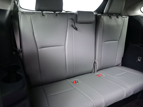 Used 2025 Toyota Highlander XLE image 17